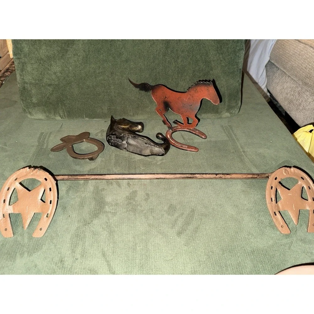 Western Cowboy Decor Lot Of 4 Horseshoe Towel Rack, Cast Iron Metal Hooks